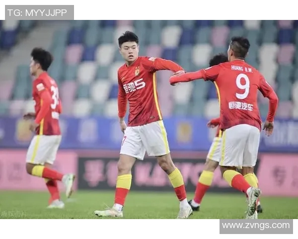 广州队与山东泰山激战正酣杨立瑜表现引人瞩目助力球队争胜