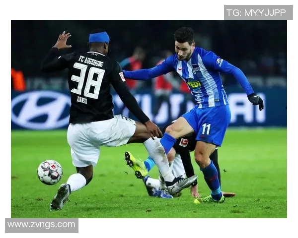 奥格斯堡主场力克柏林赫塔,全场球迷沸腾欢呼胜利! 奥格斯堡主场力克柏林赫塔,全场球迷沸腾欢呼胜利!