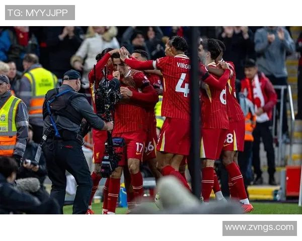 英超联赛:利物浦主场惨败,曼城稳坐榜首位置 英超联赛:利物浦主场惨败,曼城稳坐榜首位置